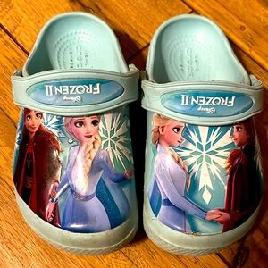 Frozen crocs size 9 toddler!!